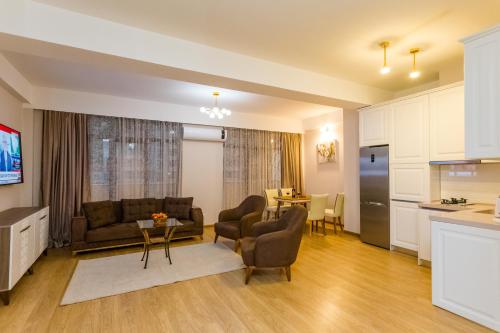Central Comfort Place l