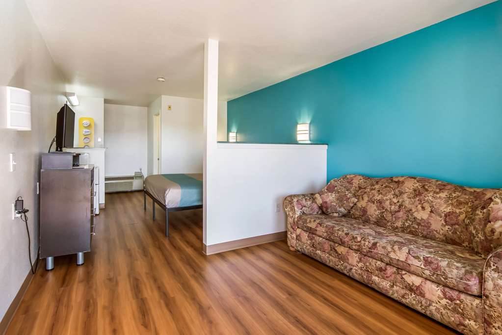 Motel 6 Portland Mall 205 - photo 24