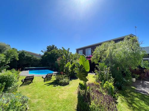 Sunset Beach Living Guesthouse — 4-Star Luxury Hotel in Cape Town, South Africa