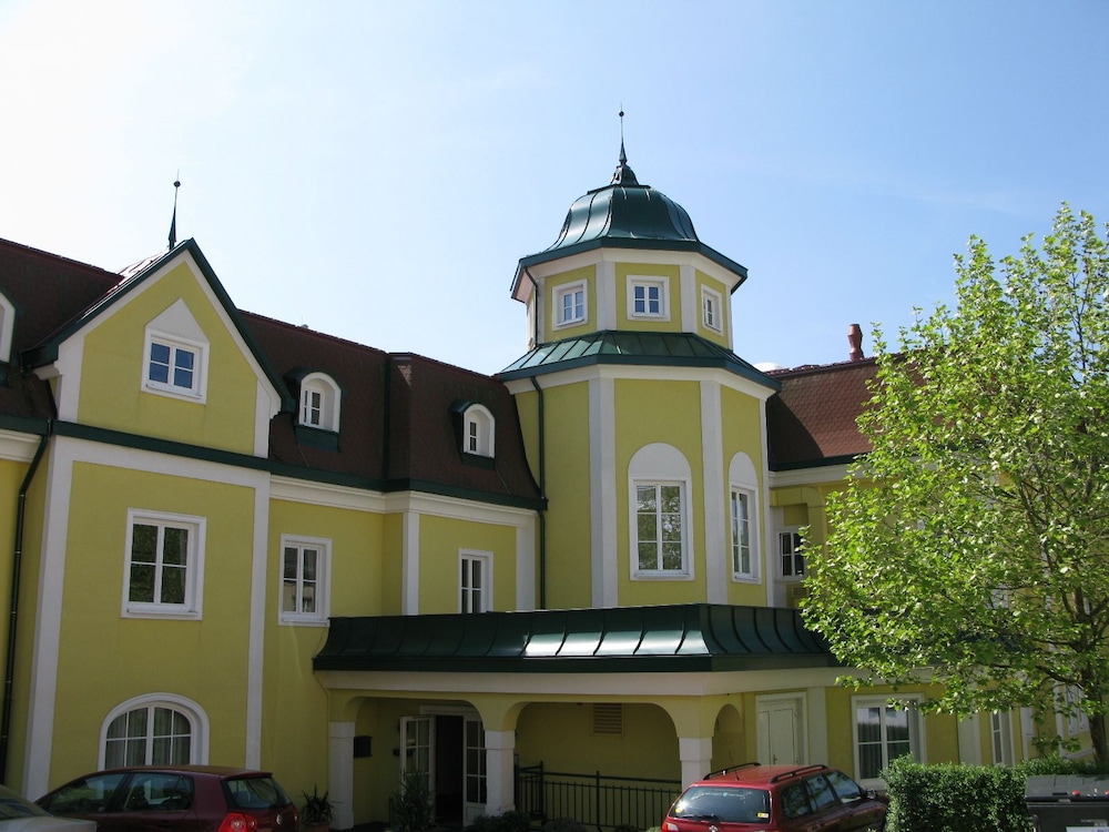Kurhaus Dr. Petershofer — hotel in Wolfsegg Am Hausruck