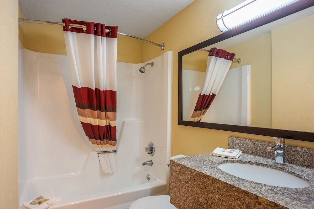 Red Roof Inn Des Moines - photo 20