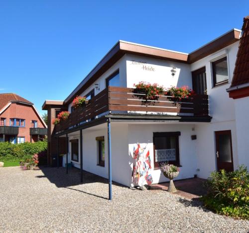 3033 H Plön Haus Heide Fewo 3 — 4-Star Luxury Hotel in Dahme, Germany