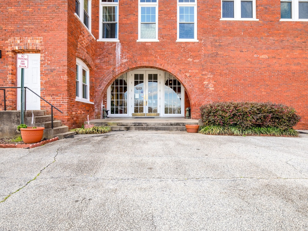 The Belmont Inn - photo 42