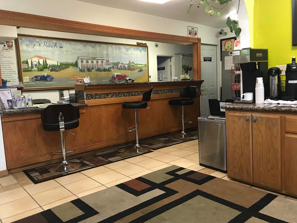 99 Palms Inn & Suites - photo 32