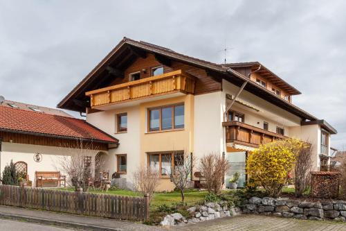 Ferienwohnung Schlossberg mit Bergblick — 4-Star Luxury Hotel in Hopferau, Germany