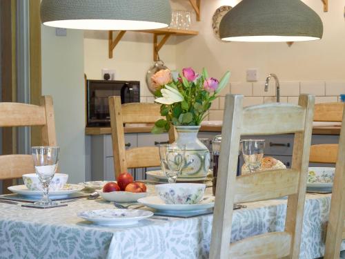 Beech Tree Cottage At Blackaton Manor Farm — 4-Star Luxury Hotel in Newton Abbot, United Kingdom