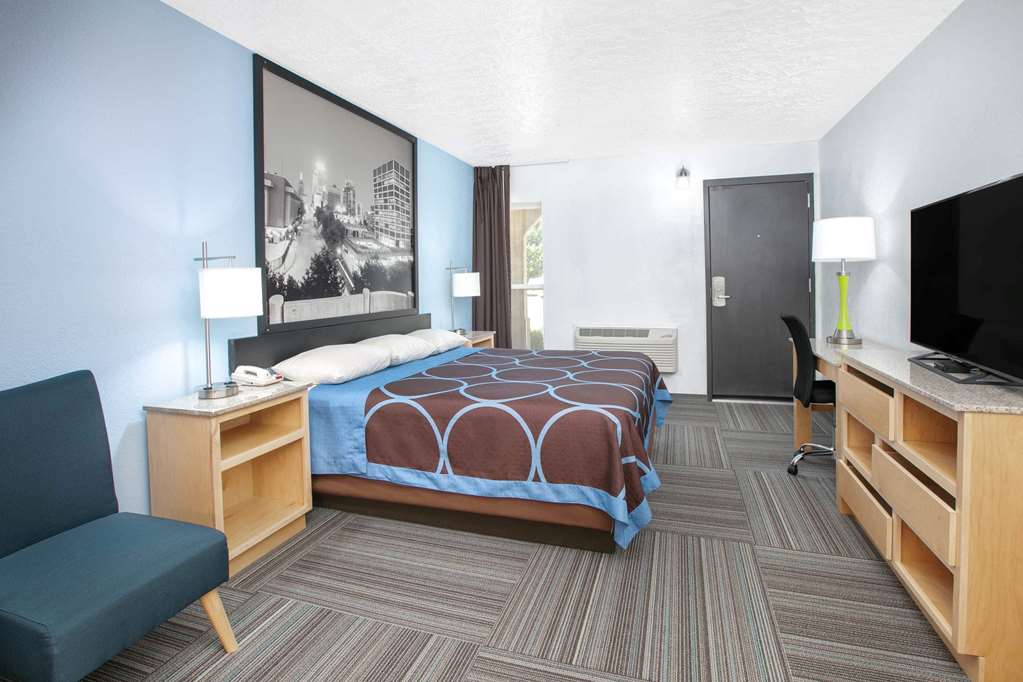 Super 8 by Wyndham City of Moore - photo 13