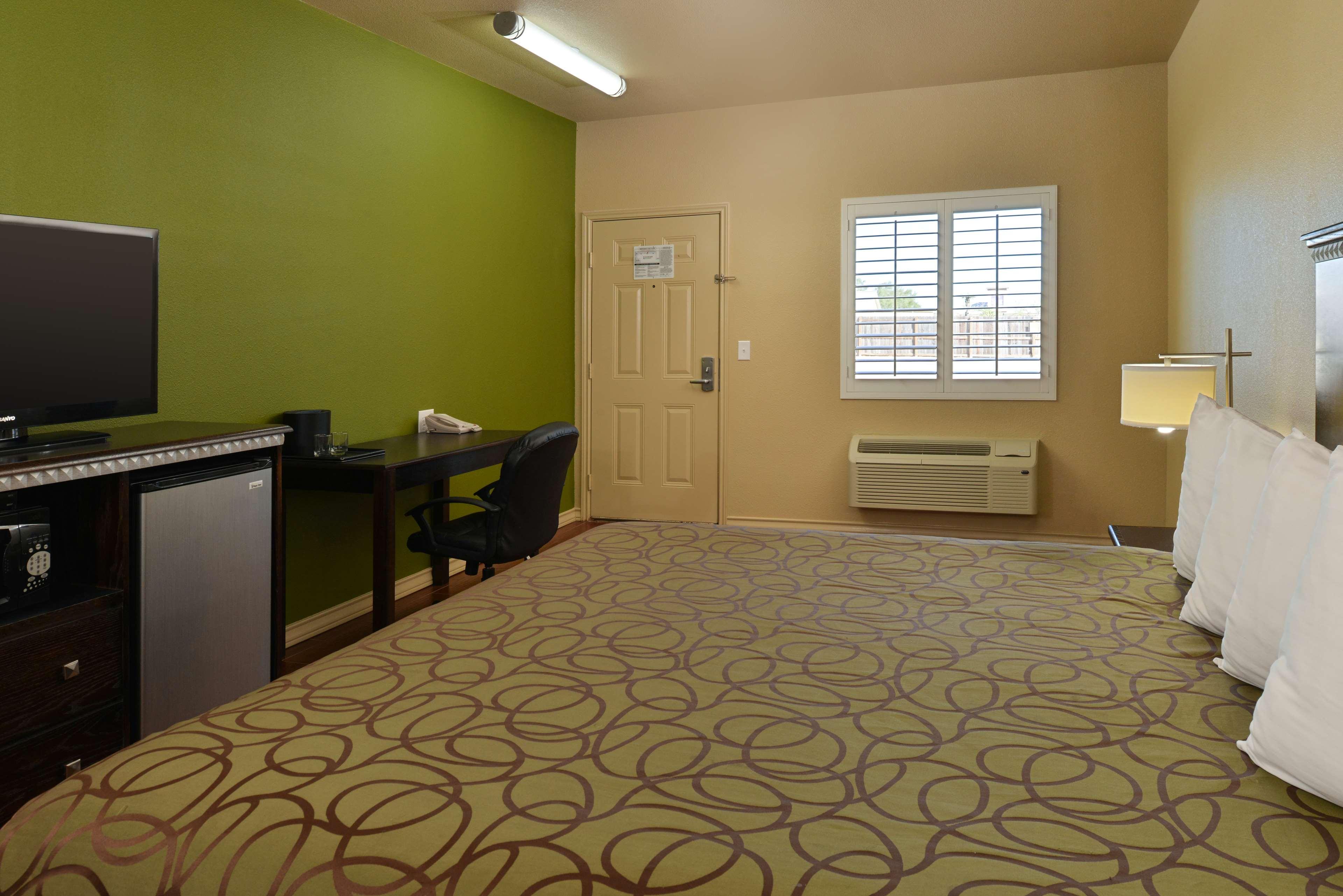 Studio Inn & Suites Kitchenettes - photo 13