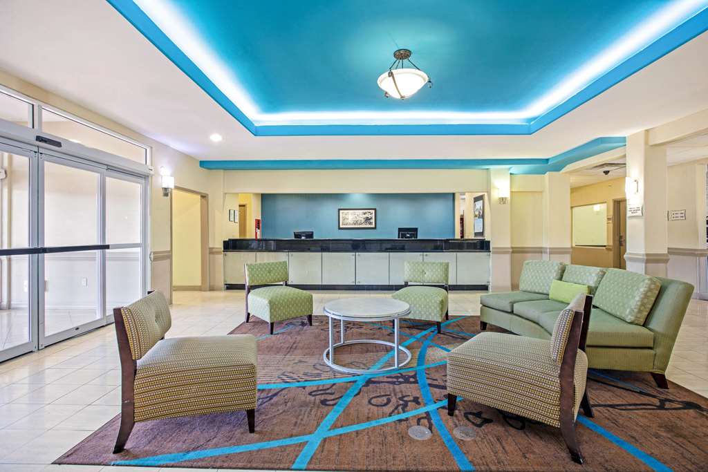 La Quinta Inn & Suites by Wyndham Corpus Christi Airport - photo 3