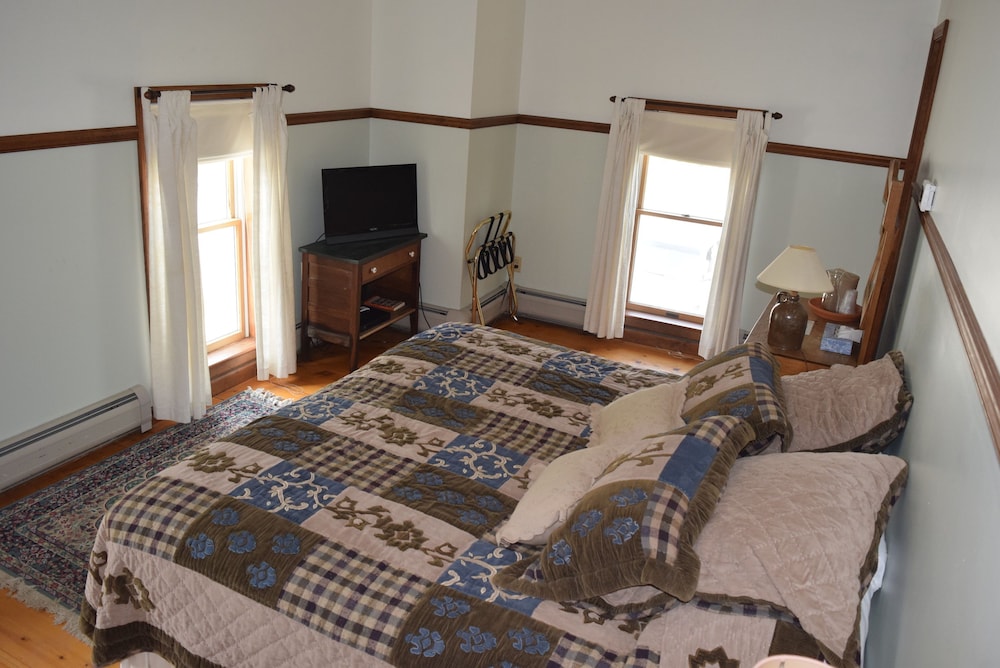 Black Lantern Inn - photo 5