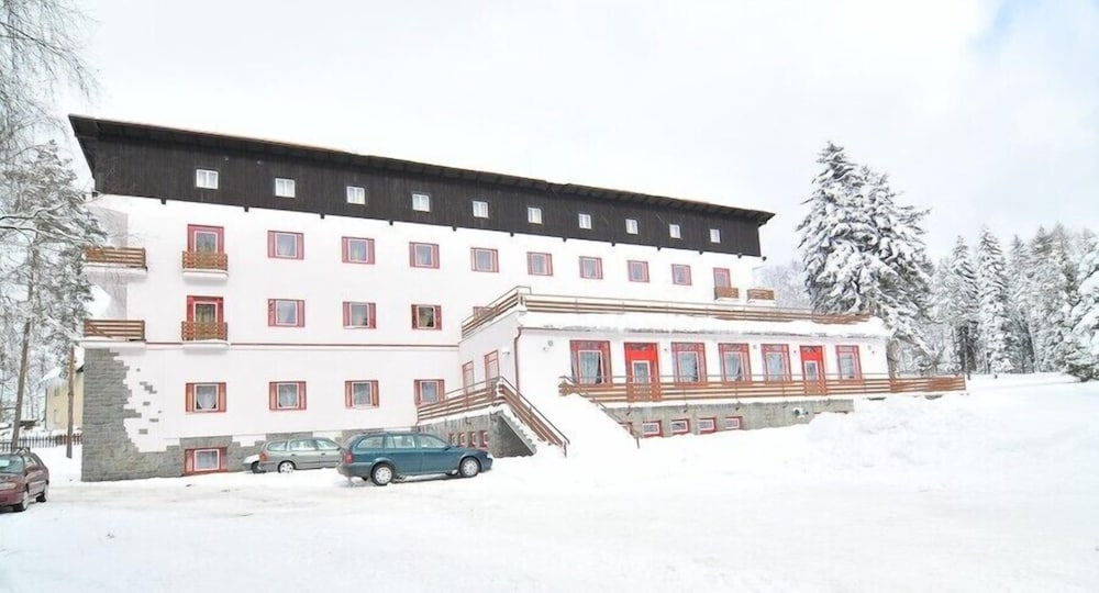 Hotel Manes — Svratka