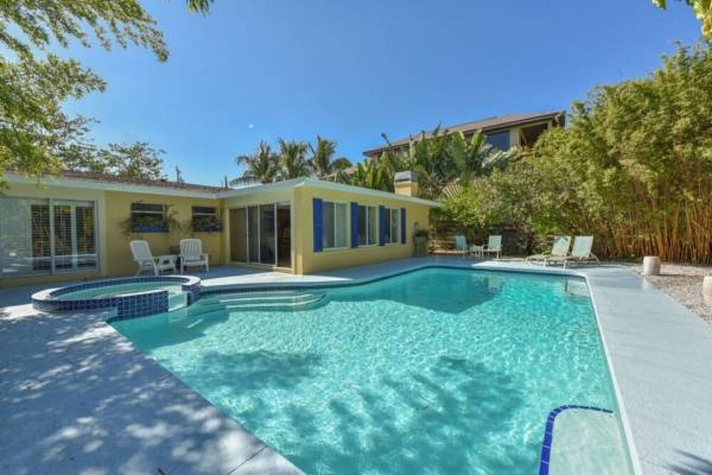 Dockside Delight By Beachside Management - carbon neutral hotel in Siesta Key