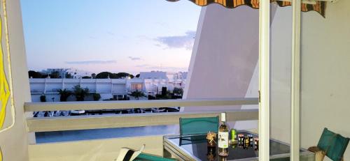 Marina Nirvana vue sur l’eau in Le Grau-Du-Roi, France