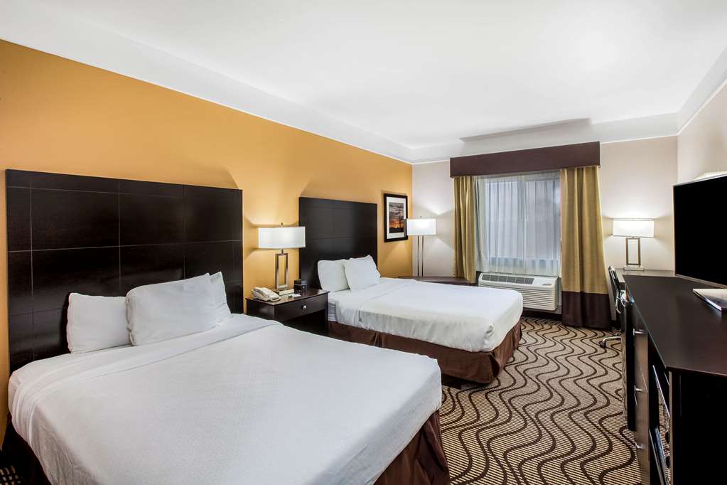 La Quinta Inn & Suites by Wyndham Pasadena - photo 16