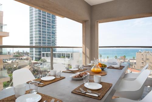 Glam 4BR Overlooking Banana Beach by HolyGuest — 4-Star Luxury Hotel in Tel Aviv, Israel