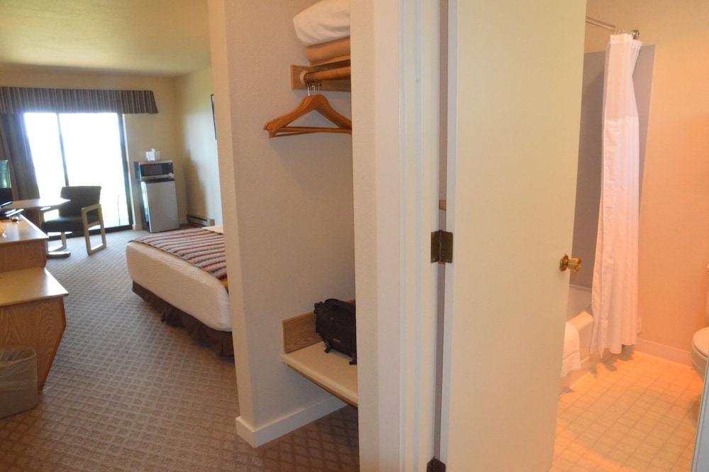 Astoria Crest Motel - photo 69