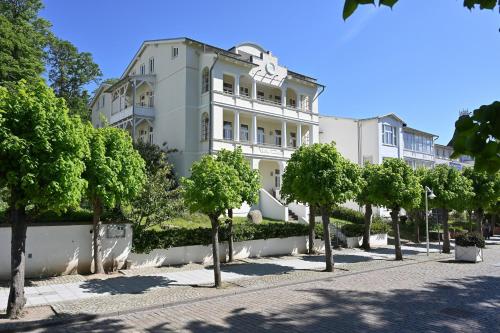 Ferienwohnung 5 Villa Celia Sellin — 4-Star Luxury Hotel in Ostseebad Sellin, Germany