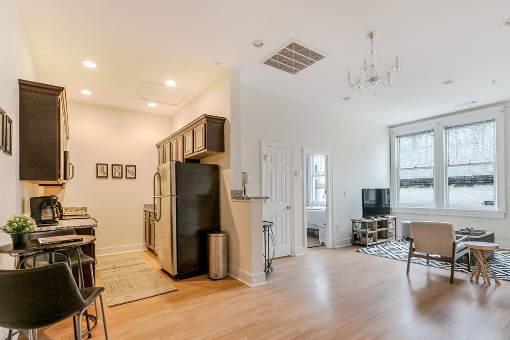 Hip 2BR in Arts Warehouse District - photo 21