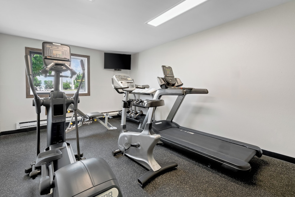 Fargo Inn and Suites - photo 20
