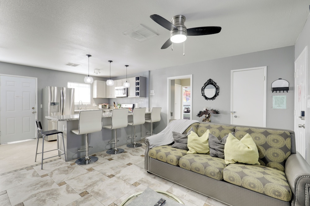 North Las Vegas Hideaway w Grill 10 Mi to Strip — hotel in North Las Vegas