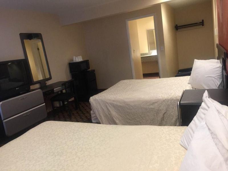 Surf City Inn and Suites - photo 3