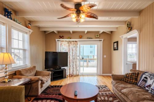 Coastal Breeze by Oak Island Accommodations - photo 14
