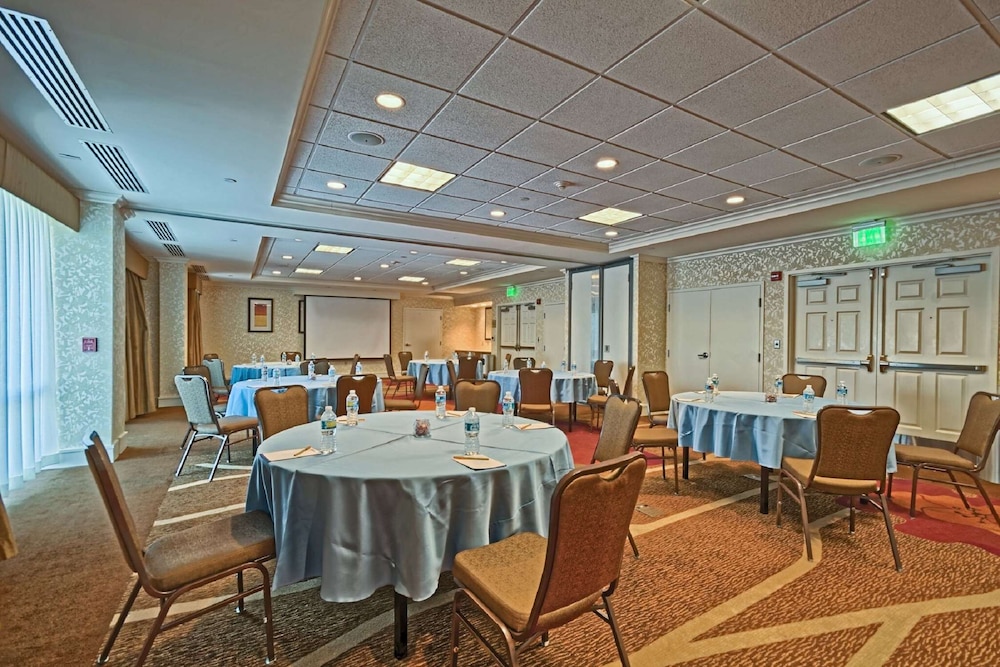 Hilton Garden Inn Mt. Laurel - photo 43