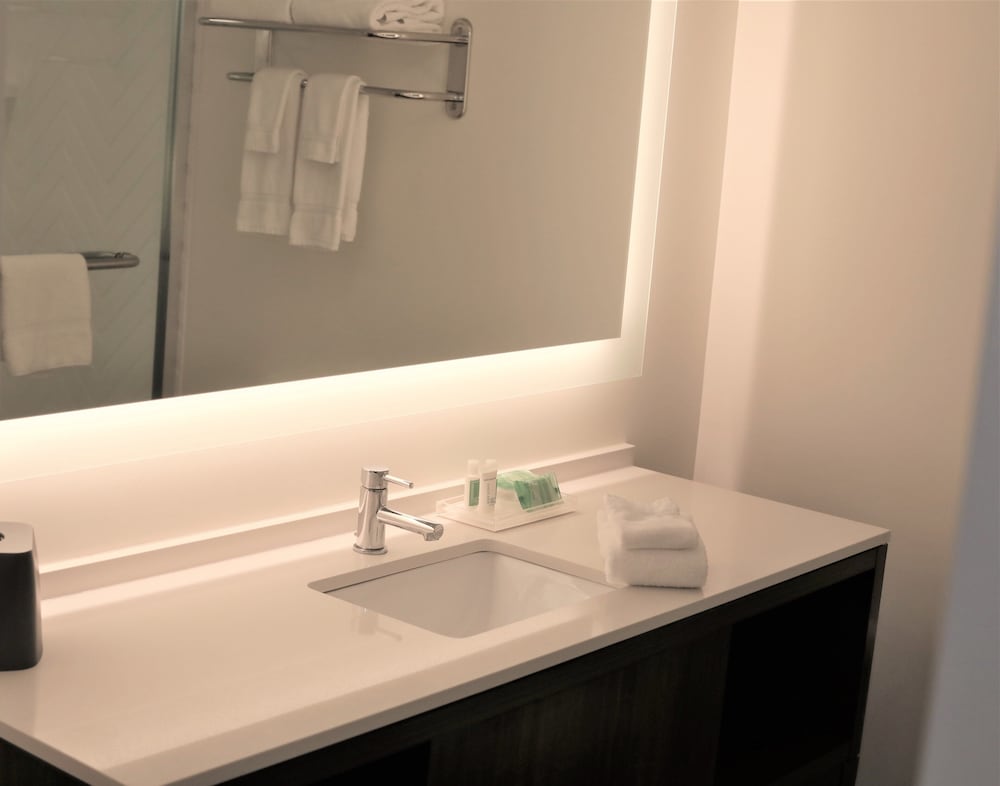 Holiday Inn & Suites St. Cloud by IHG - photo 25