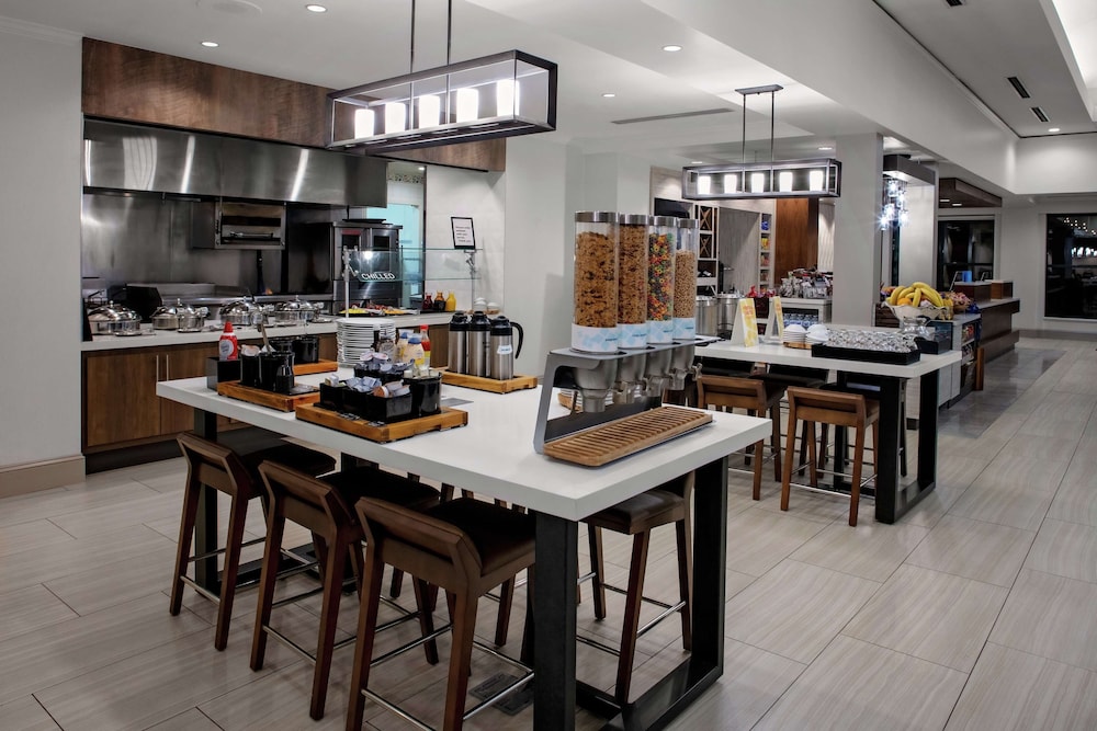 Hilton Garden Inn Atlanta Perimeter Center - photo 27