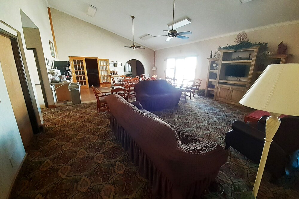 Single Tree Inn - photo 3