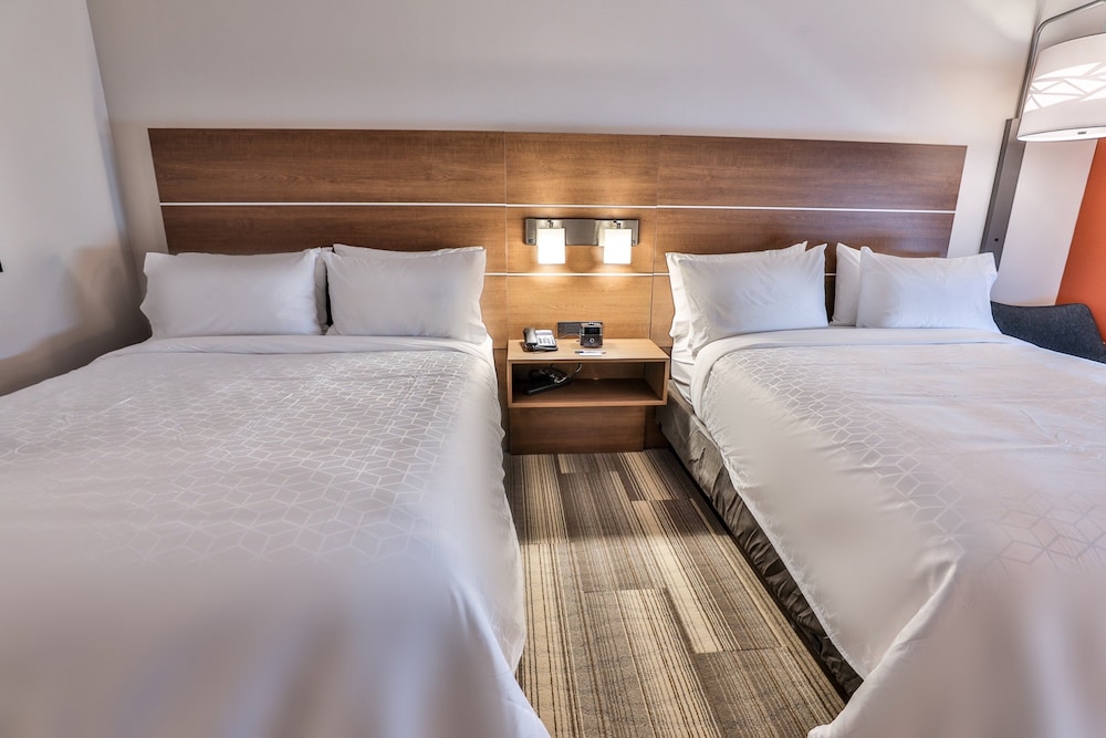 Holiday Inn Express & Suites Nashville Metrocenter Downtown by IHG - photo 30