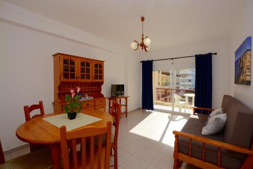 Casa Caravela C — 4-Star Luxury Hotel in Armacao De Pera, Portugal