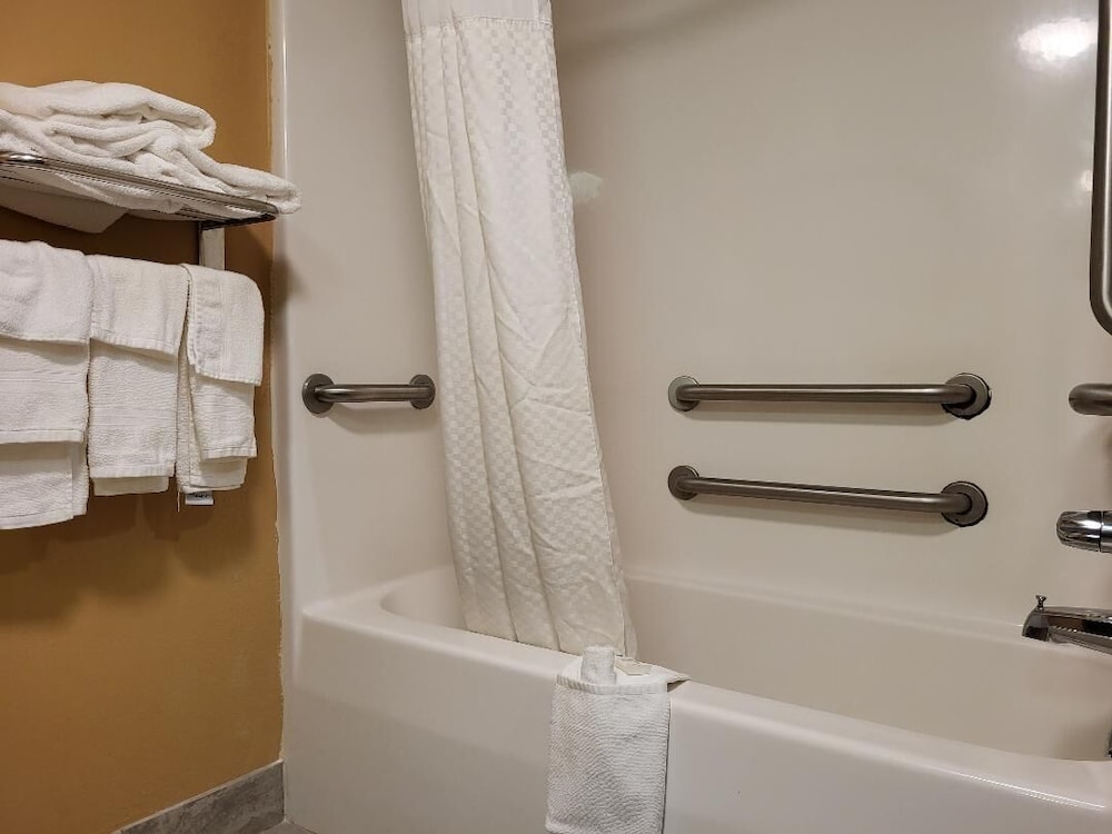 Starkville Inn & Suites - photo 31