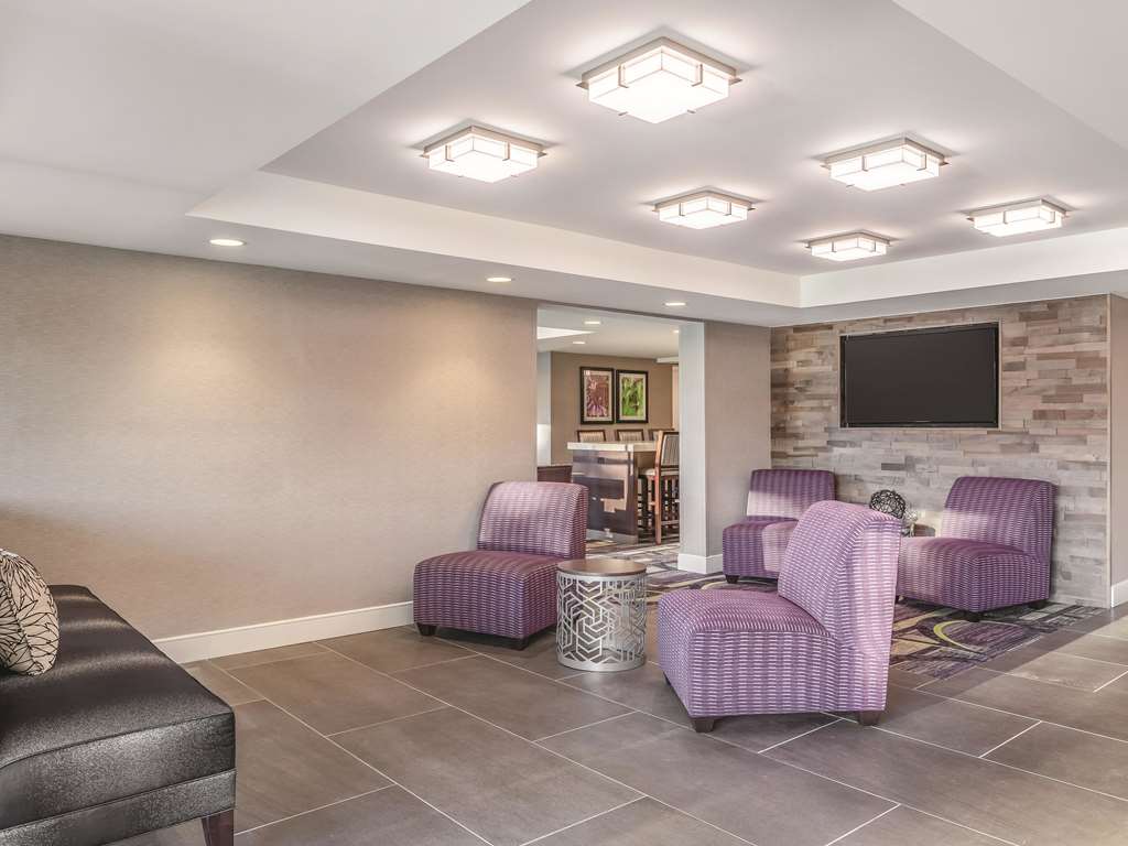 La Quinta Inn & Suites by Wyndham Columbia Fort Meade - photo 9