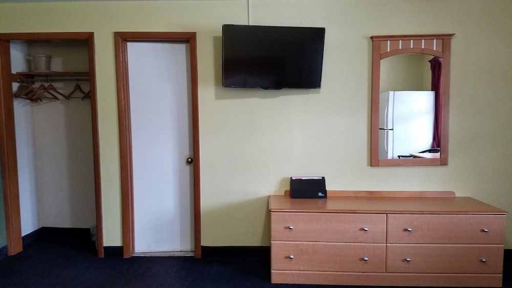 The Dunkirk Motel - photo 14