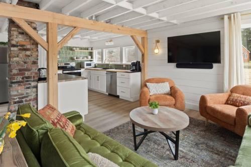 100 Renovated Stowe Village Farmhouse — 4-Star Luxury Hotel in Stowe, United States