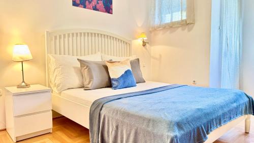 Madonna Queen Apartment 3 rooms Garage — 4-Star Luxury Hotel in Budapest, Hungary