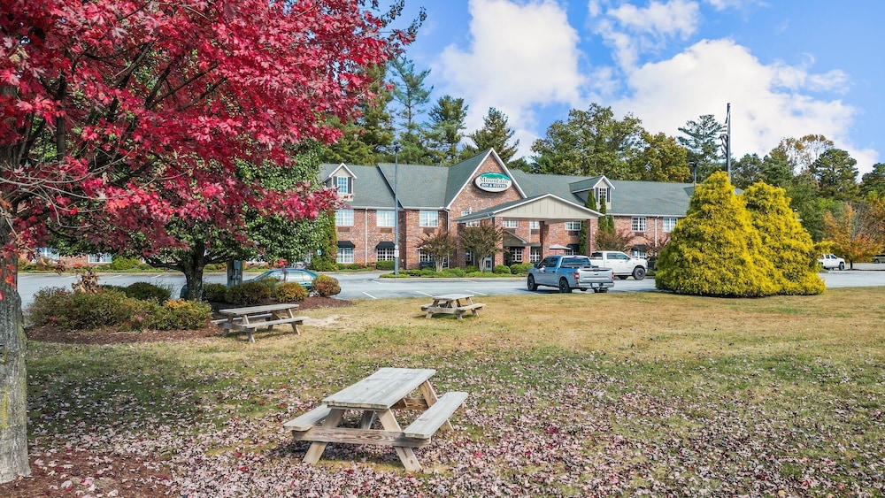 Mountain Inn & Suites - photo 22