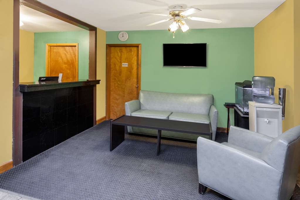 Super 8 by Wyndham Stevensville St. Joseph - photo 2