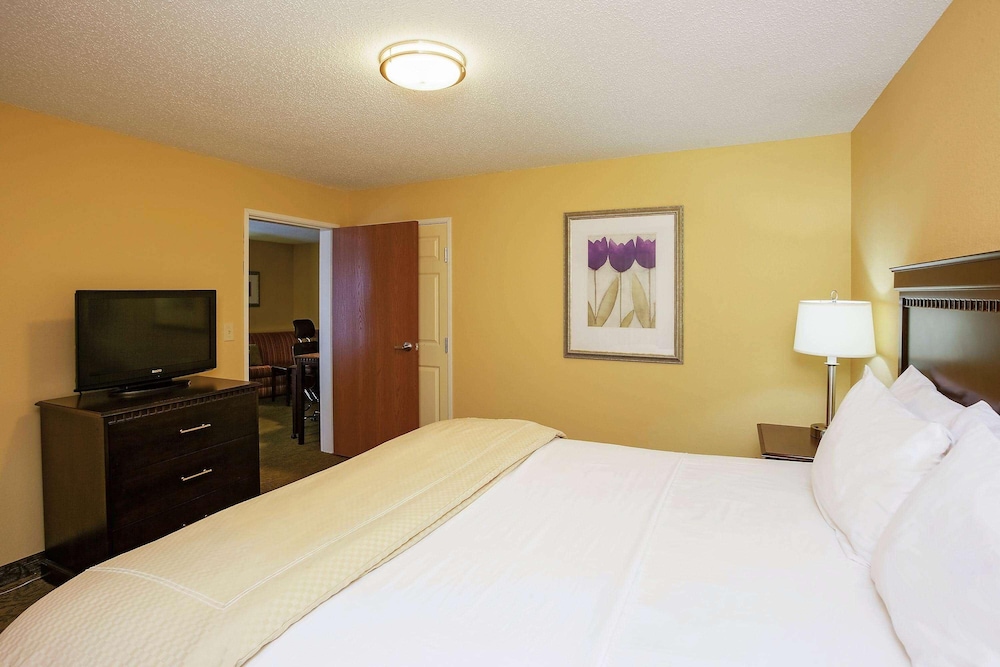 Garner Hotel Doswell Southeast by IHG - photo 2