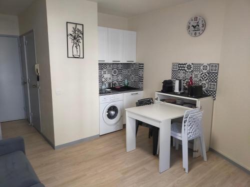 Studio 2 Mont Dore Face Aux Thermes Hyper Centre - carbon neutral hotel in Mont-Dore