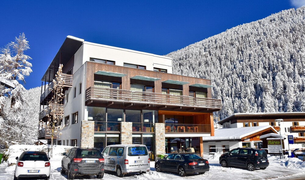 Bed & Breakfast Hotel Nives in Stelvio, Italy