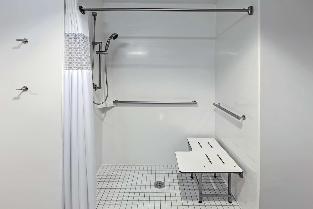 Hampton Inn & Suites Houston Heights I 10 - photo 29