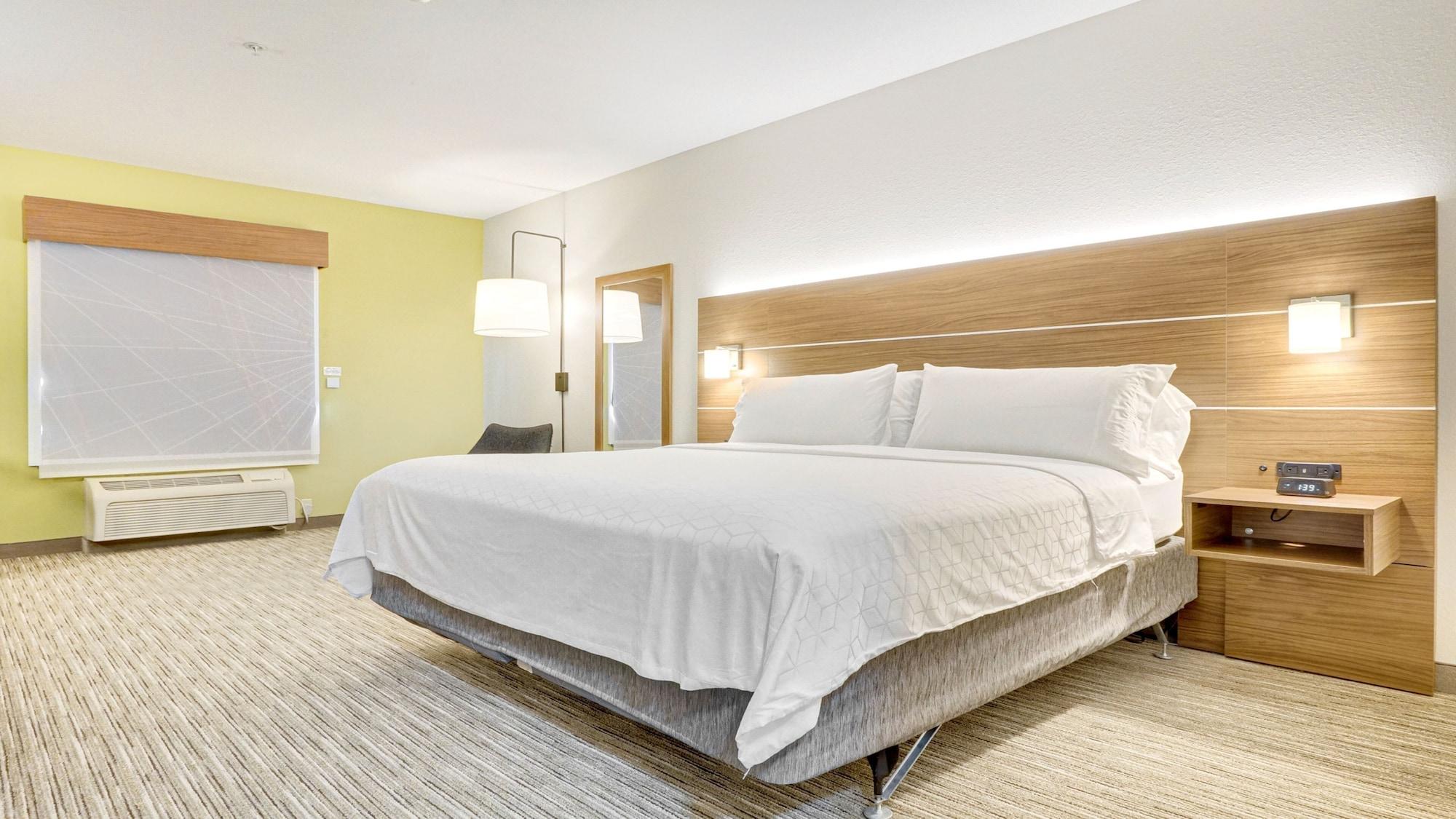 Holiday Inn Express & Suites Portland by IHG - photo 3