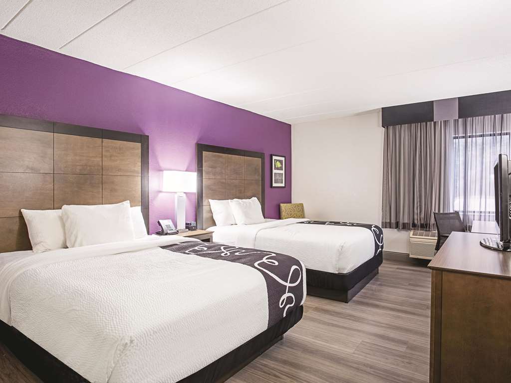 La Quinta Inn & Suites by Wyndham Baltimore N White Marsh - photo 15