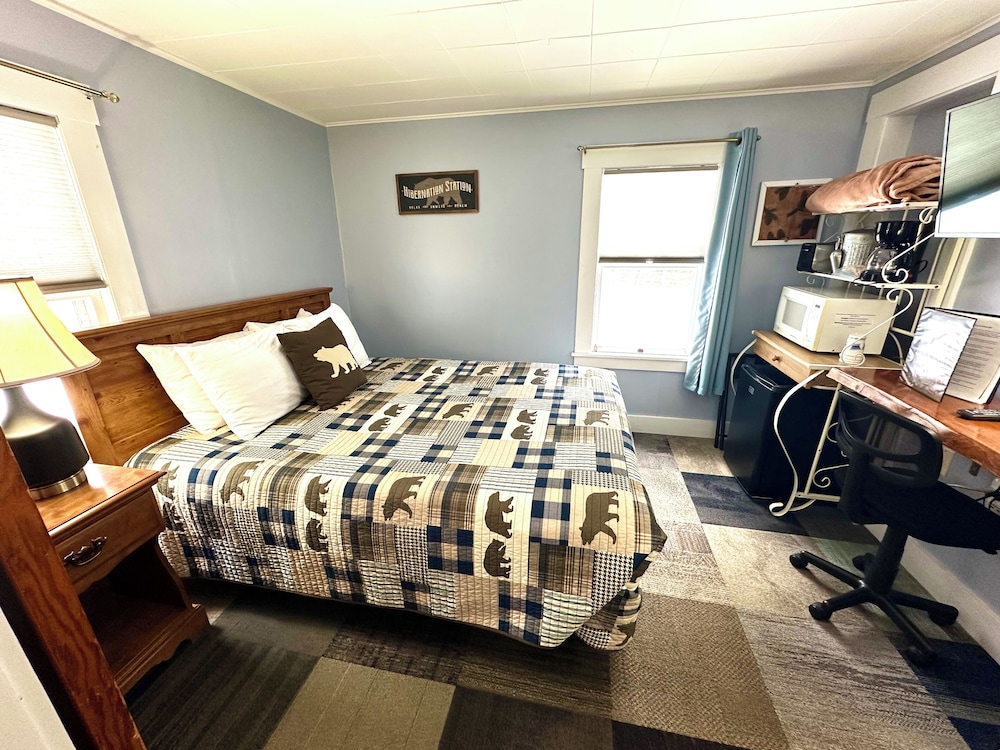 White Mountain Motel And Cottages - photo 35