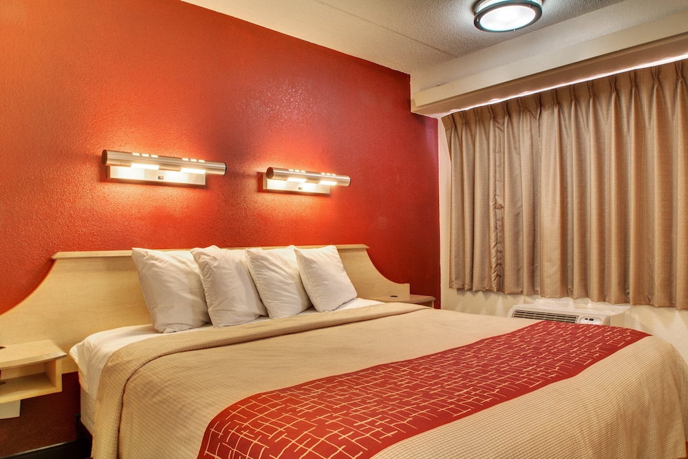 Red Roof Inn St Louis Westport Maryland Heights - photo 10