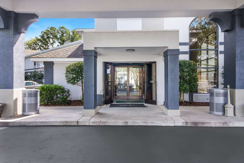 Quality Inn near MCAS Cherry Point - photo 3