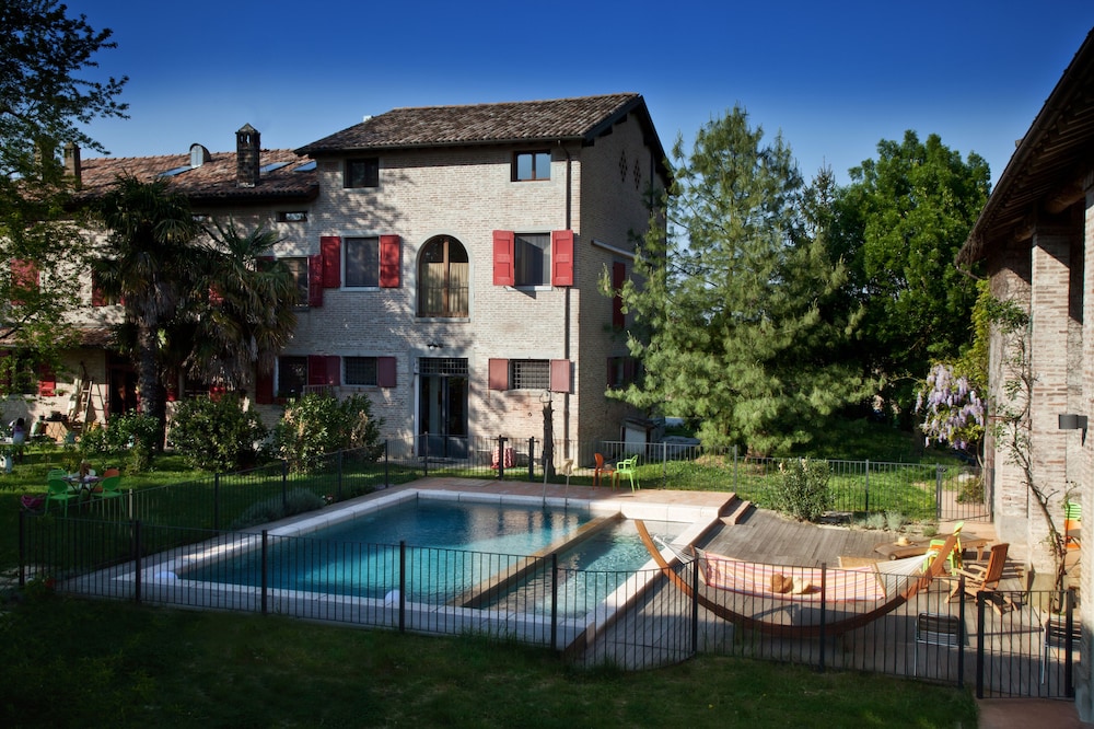 La Lepre Bianca - carbon neutral hotel in Cento