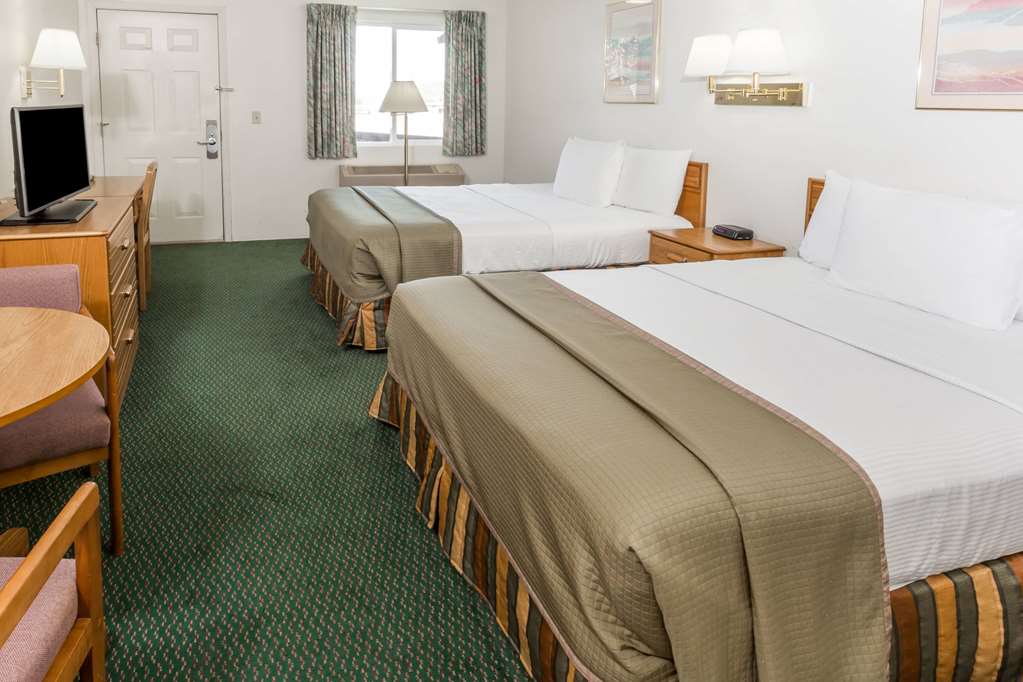 Howard Johnson by Wyndham Roseburg - photo 10